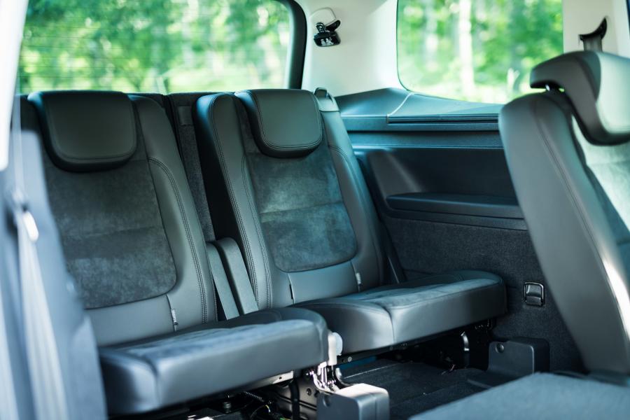 Интерьер Volkswagen Sharan 2015 года  (JP) (фото 4 из 16)